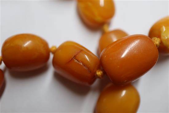 A single strand amber bead necklace, gross weight 48 grams, 57cm.